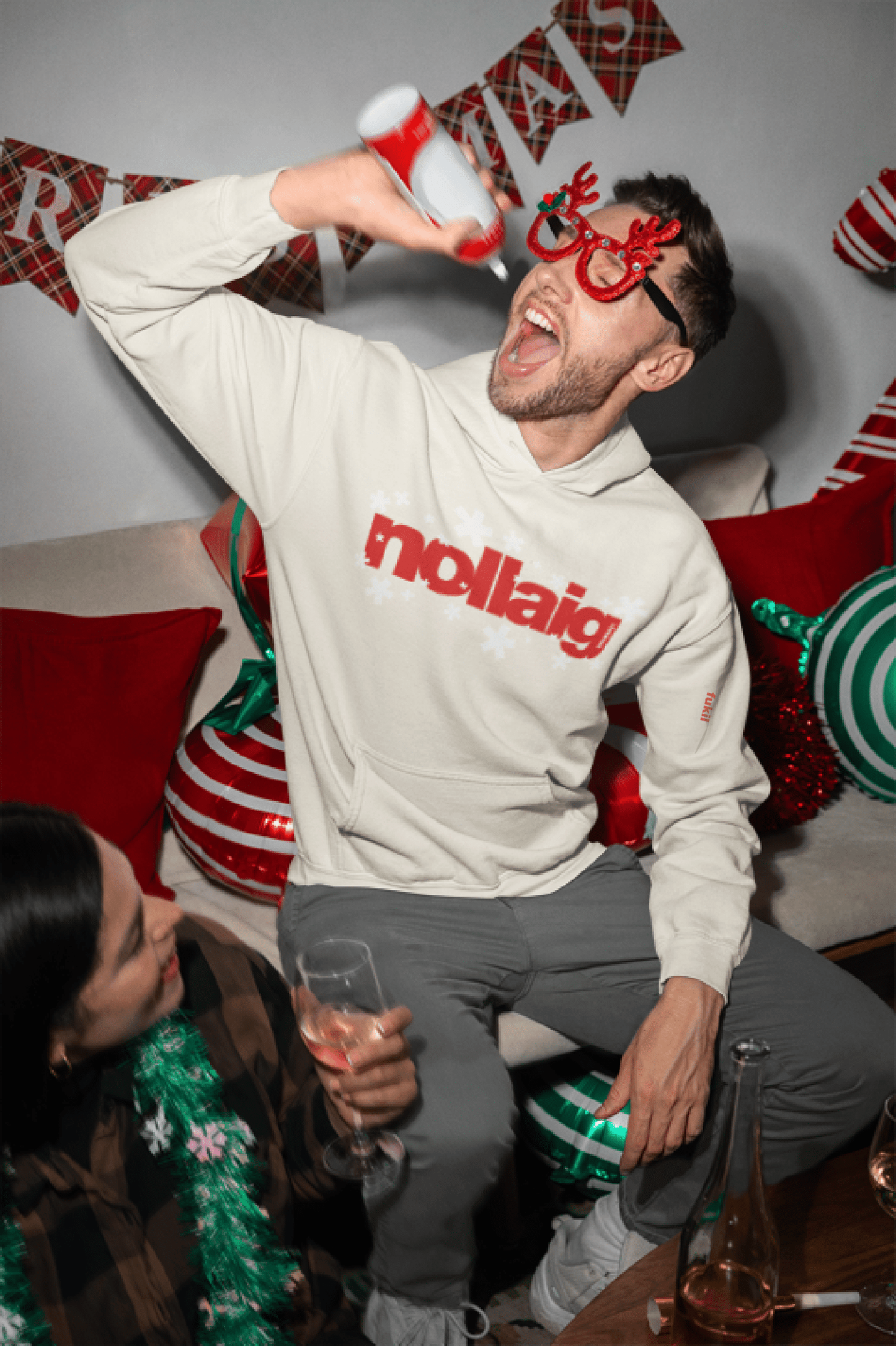 fukil nollaig snowy hoodie