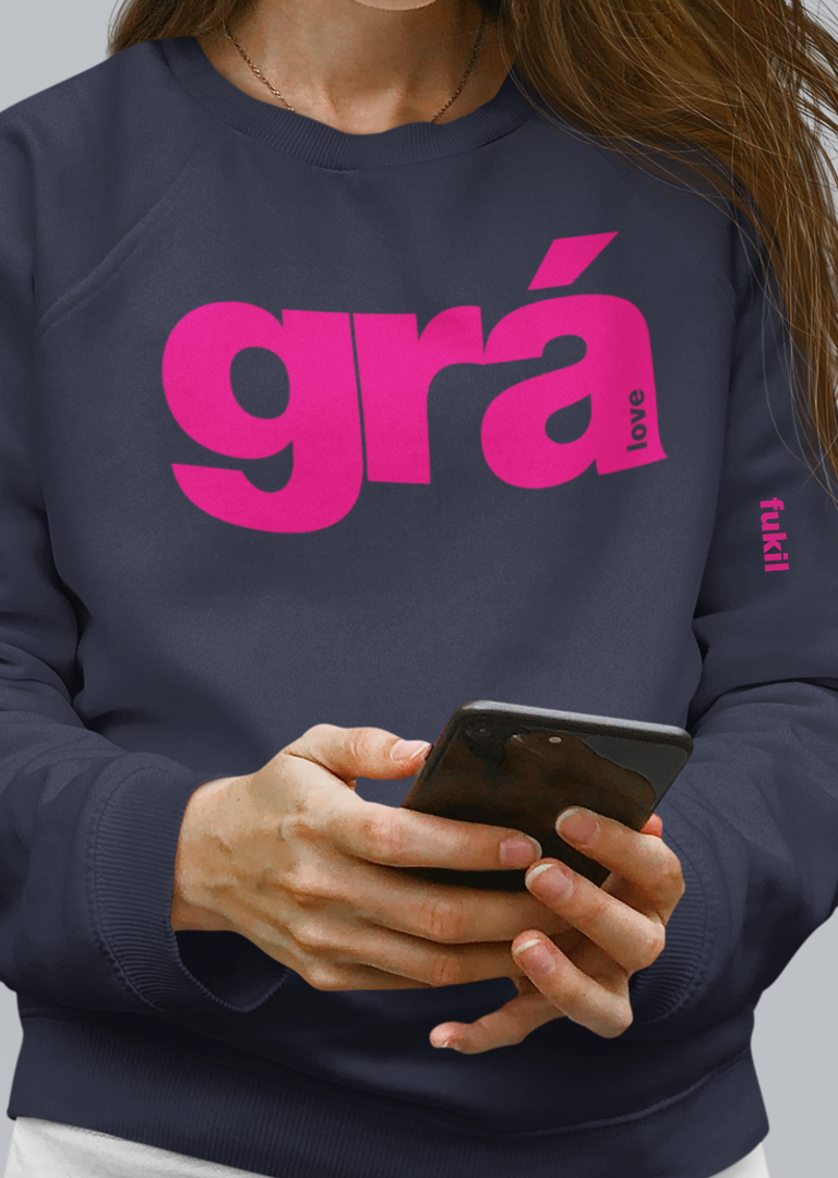 i ngrá, in pink.