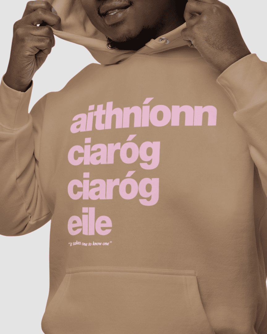 fukil aithníonn ciaróg hoodie