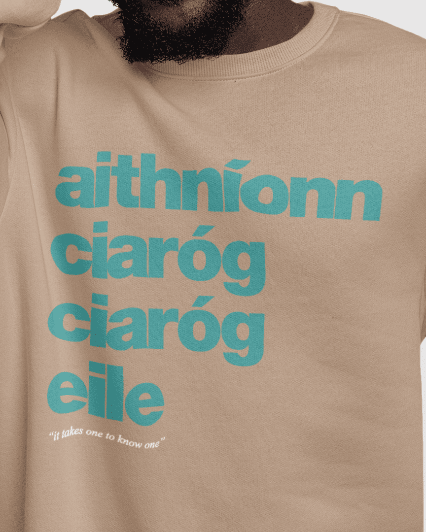 fukil aithníonn ciaróg sweatshirt