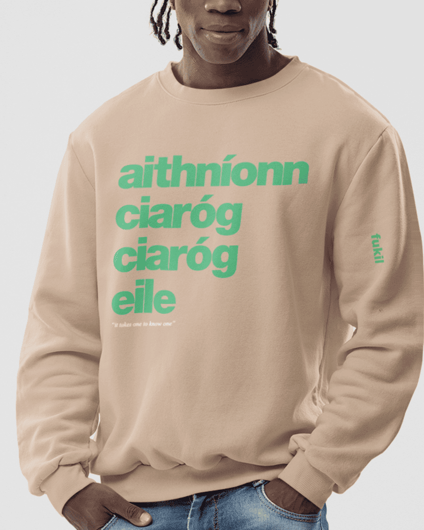 fukil aithníonn ciaróg sweatshirt